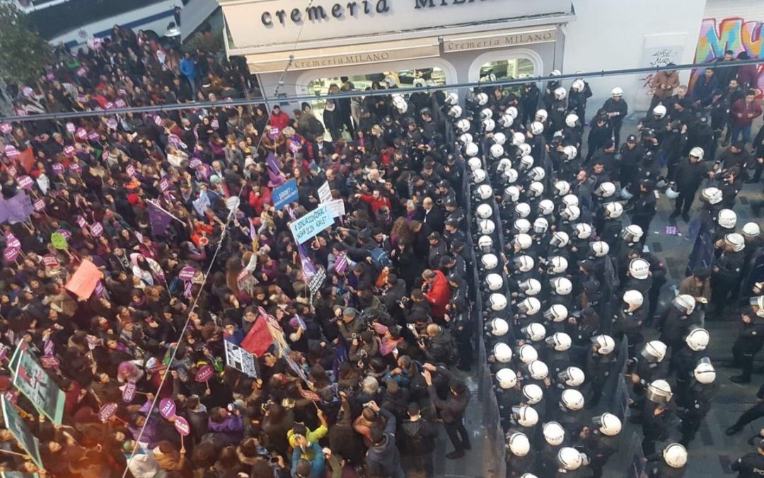İstanbul police stifle Women’s March 18