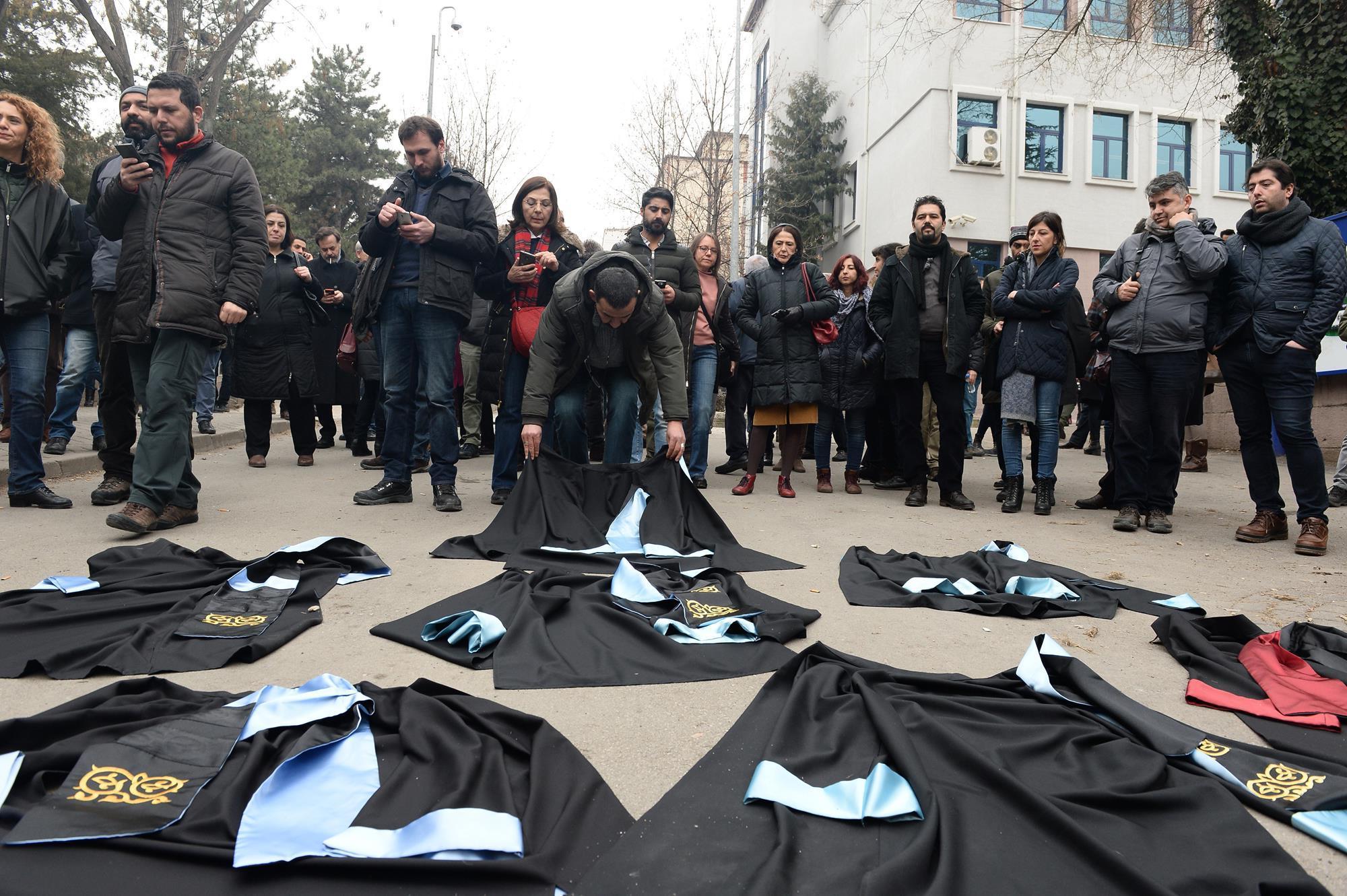 Why does Turkey purge and detain academics? 14