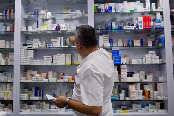 Turkey's pharmacists struggling to obtain medicines: association 83