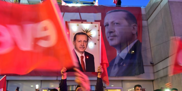 Authoritarian Parasitism in Turkey and Beyond: Erdogan and the rise of strongman politics 12