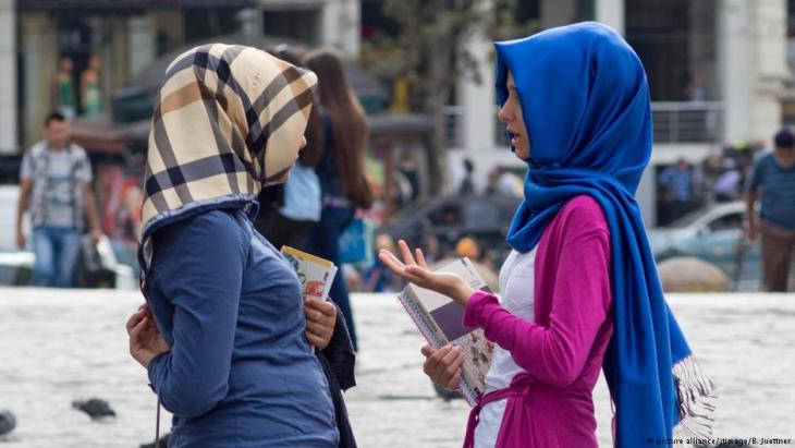 Women in Turkey: The headscarf is slipping 21