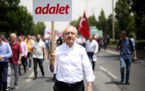 CHP leader warm to Kurdish demands for education in mother tongue 21