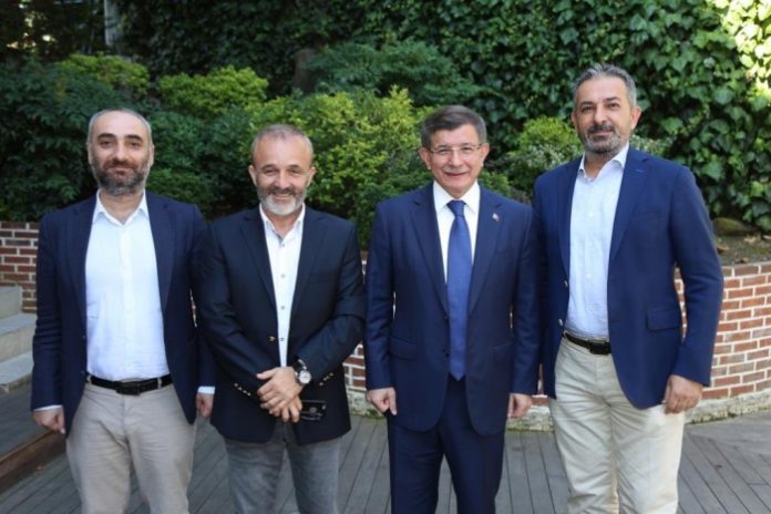 Sputnik cancels Turkish radio program after host interviews former PM Davutoğlu 4