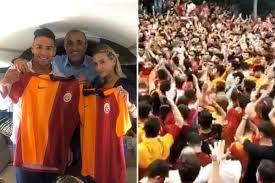 Huge crowd of Galatasaray fans flock to welcome Falcao to Turkey 2