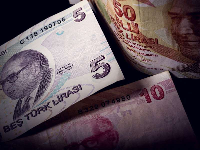 Turkey's lira falls to two-month low on concern over U.S. ties 4