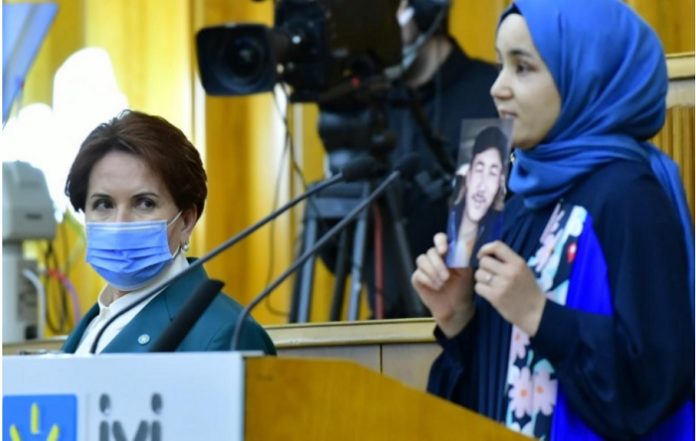 Turkish TV stations cut off broadcast after Uyghur woman takes the podium at party meeting: report 1