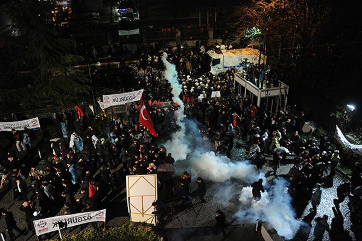 Student protests grow as Turkey's young people turn against Erdoğan 104