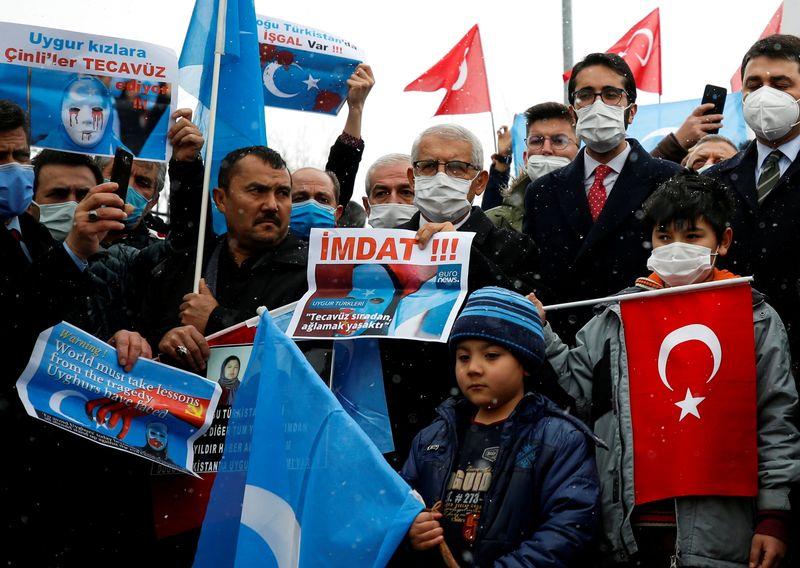 Uighur Muslims protest in Turkey as Chinese foreign minister visits 14