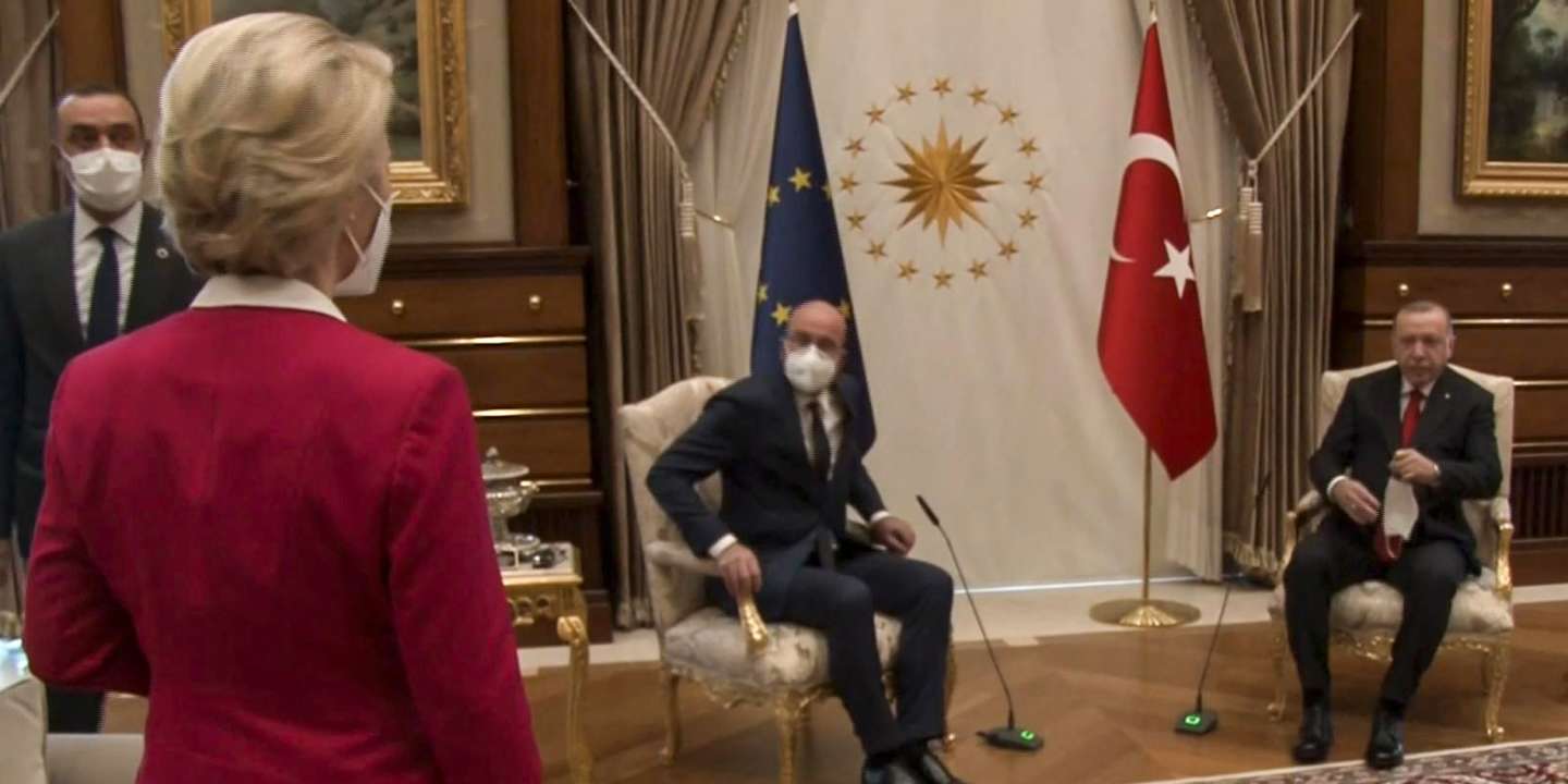 A Ankara, Ursula von der Leyen fait les frais d’une très sexiste faute de protocole