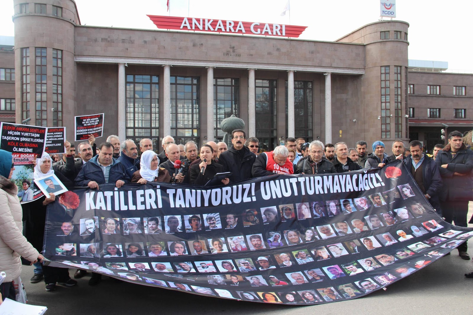 Turkish Twitter users commemorate Ankara train station bombing victims and demand justice 1