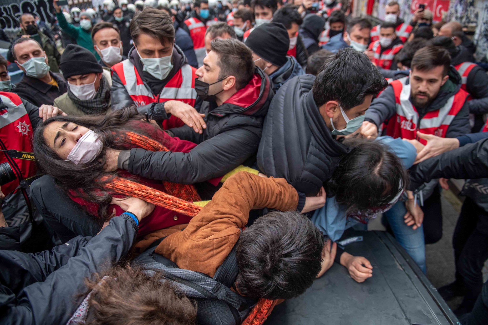 Police beat, arrest Boğaziçi University students demanding release of jailed friends 1