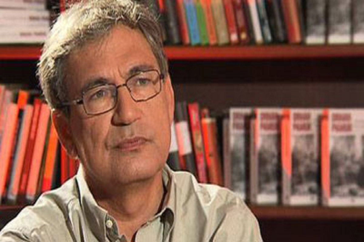 Nobel laureate Orhan Pamuk investigated on charges of insulting Atatürk, flag 1