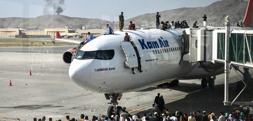 L’Afghanistan aux mains des talibans, vent de panique à l’aéroport de Kaboul