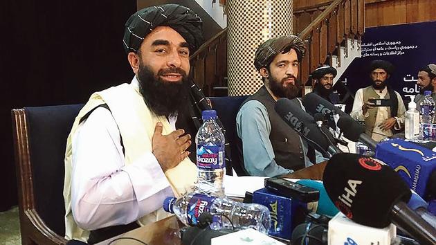 au second jour de l’Émirat islamique, les talibans veulent rassurer