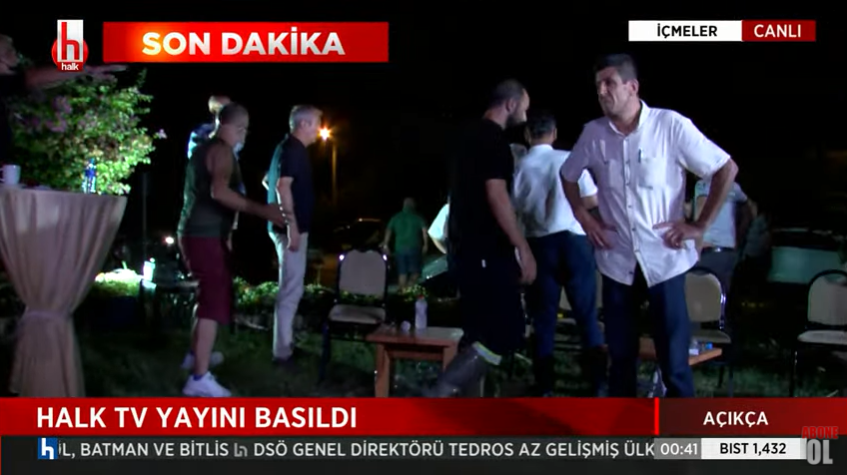 Mob attacks pro-opposition Halk TV crew during live broadcast 1