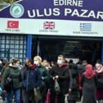 Depreciation of lira makes shopping in Turkey a bargain for neighbors 3