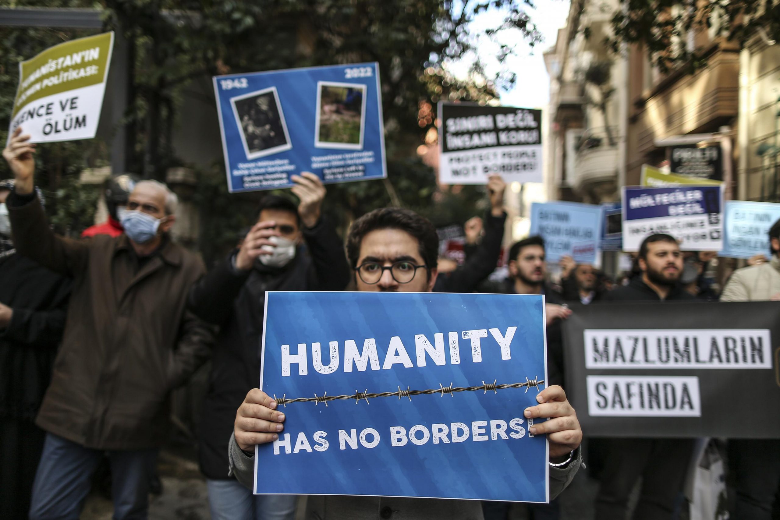 Protesters in Istanbul decry migrant deaths on Greek border 2