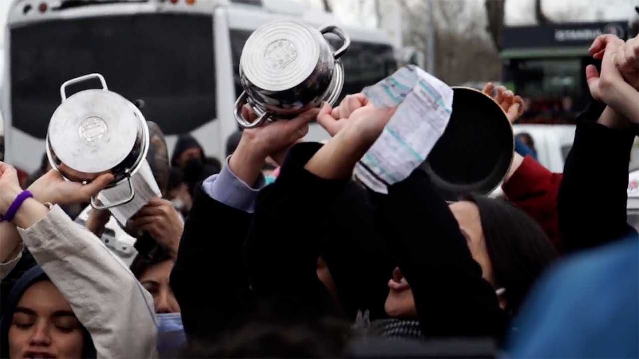 Turkish police on women’s protest: “Pots and pans ‘dangerous implements’ “