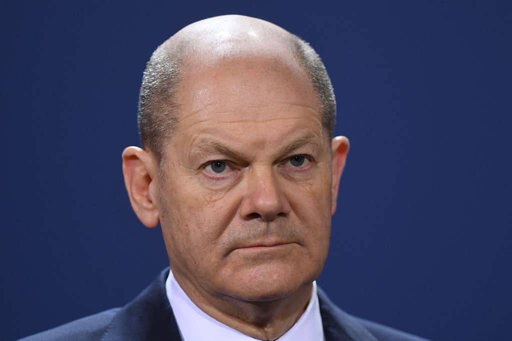 Germany's Scholz plans to send more arms to Ukraine - source 1