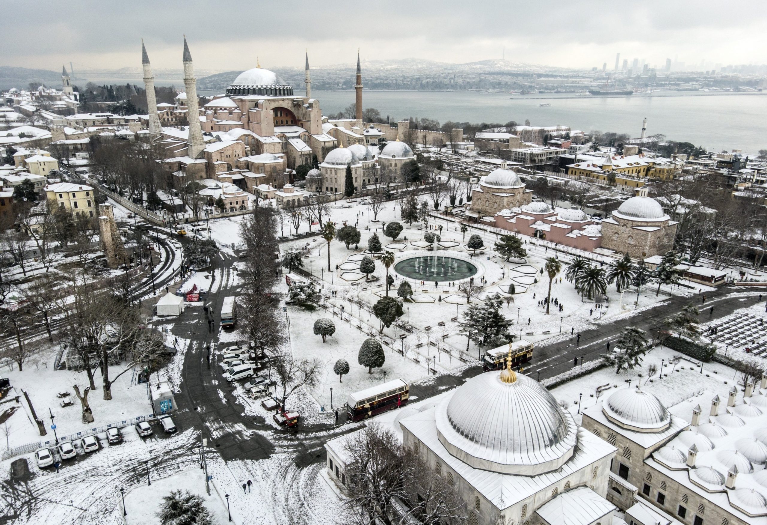 Over 200 flights cancelled in İstanbul because of snow 2