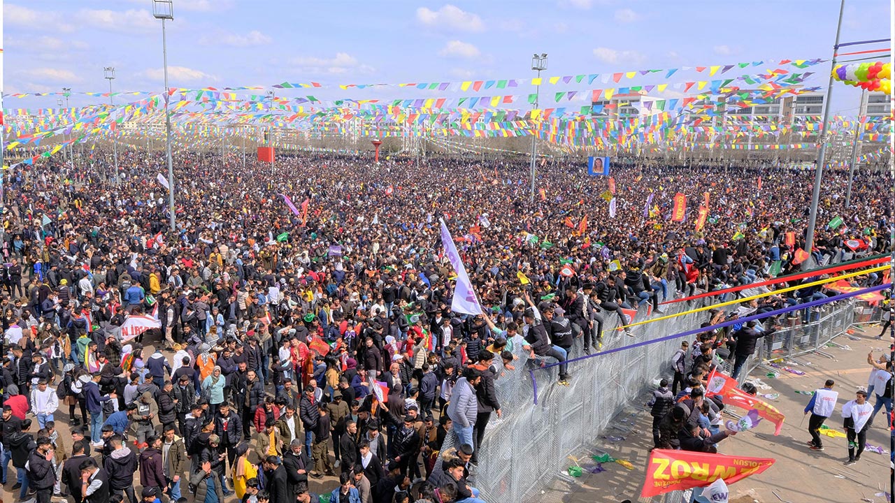 Hundreds of thousands in Newroz celebration in Diyarbakır