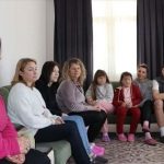 Teacher in southern Turkey hosts 10 refugees from Ukraine at his home