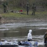 Greek soldiers hold kids at gunpoint, throw them into river in family’s attempt to flee Turkey 1
