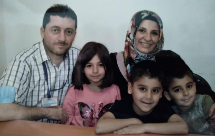 Turkish authorities arrest father of three, leaving children without parents 1