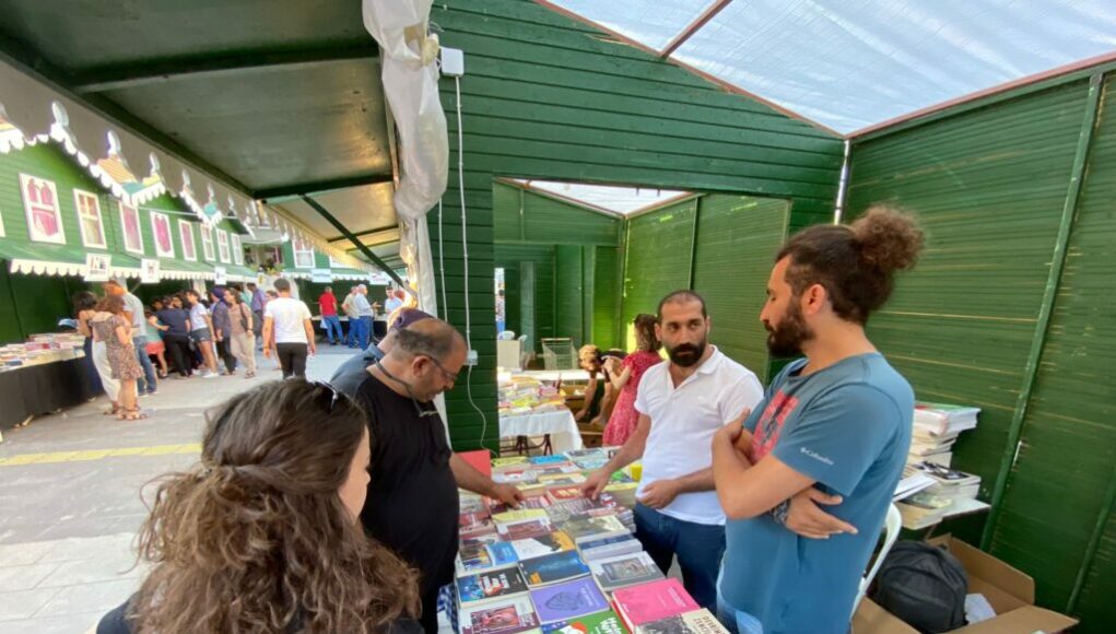 Police seize banned volumes at book fair in eastern Turkey 1