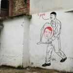 Italian artist draws Kurdish father with a portrait of his son on wall 2