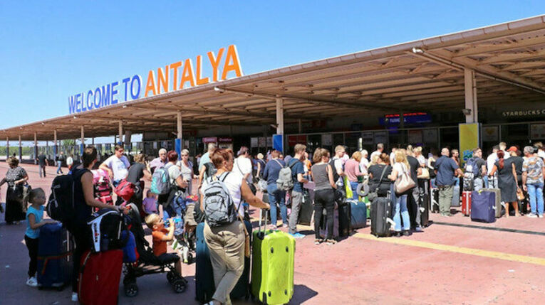 Thousands of Russians continue to arrive in Turkey, fleeing conscription 1