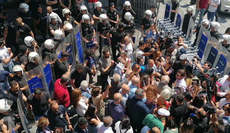 2021 report of Turkey's human rights group: "Going through an authoritarian phase" 2