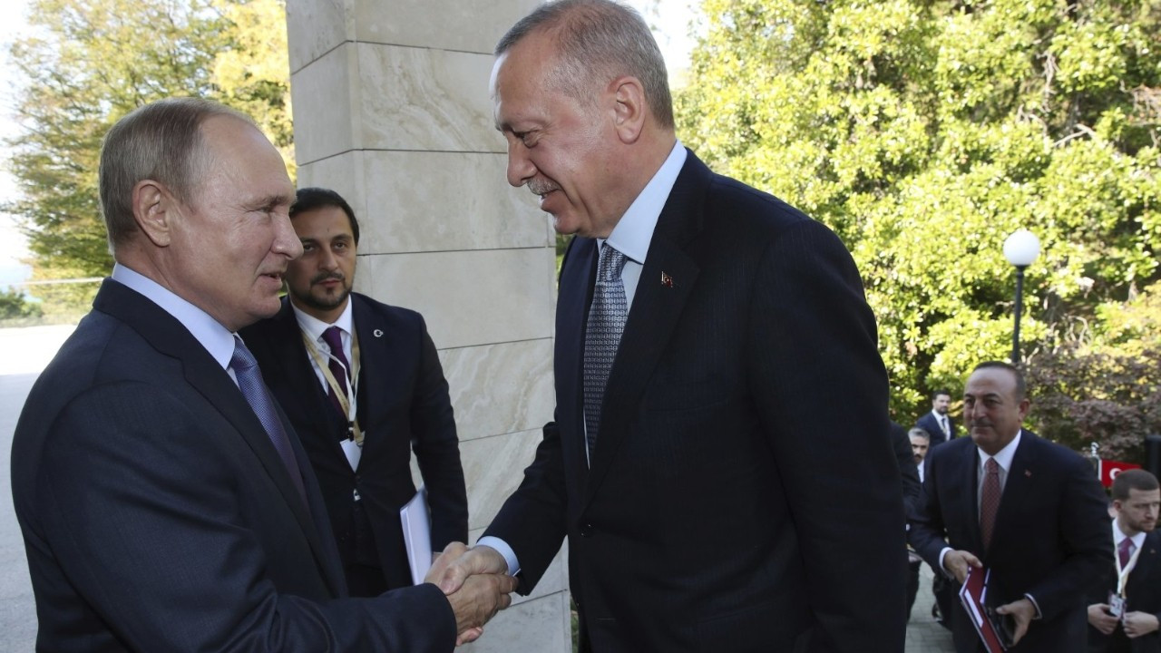 Putin deems Erdoğan 'strong leader' but not 'easy partner' 1