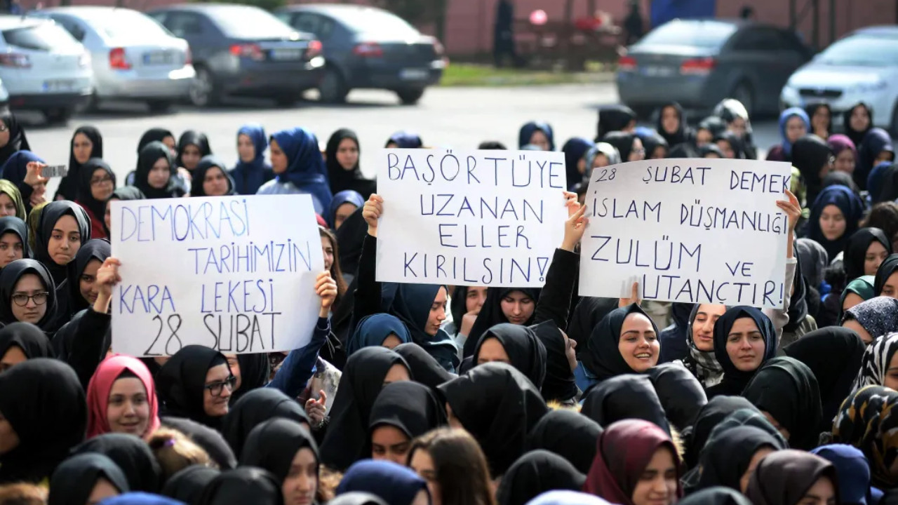 90 percent of Turks think there is no ‘headscarf problem’ 1