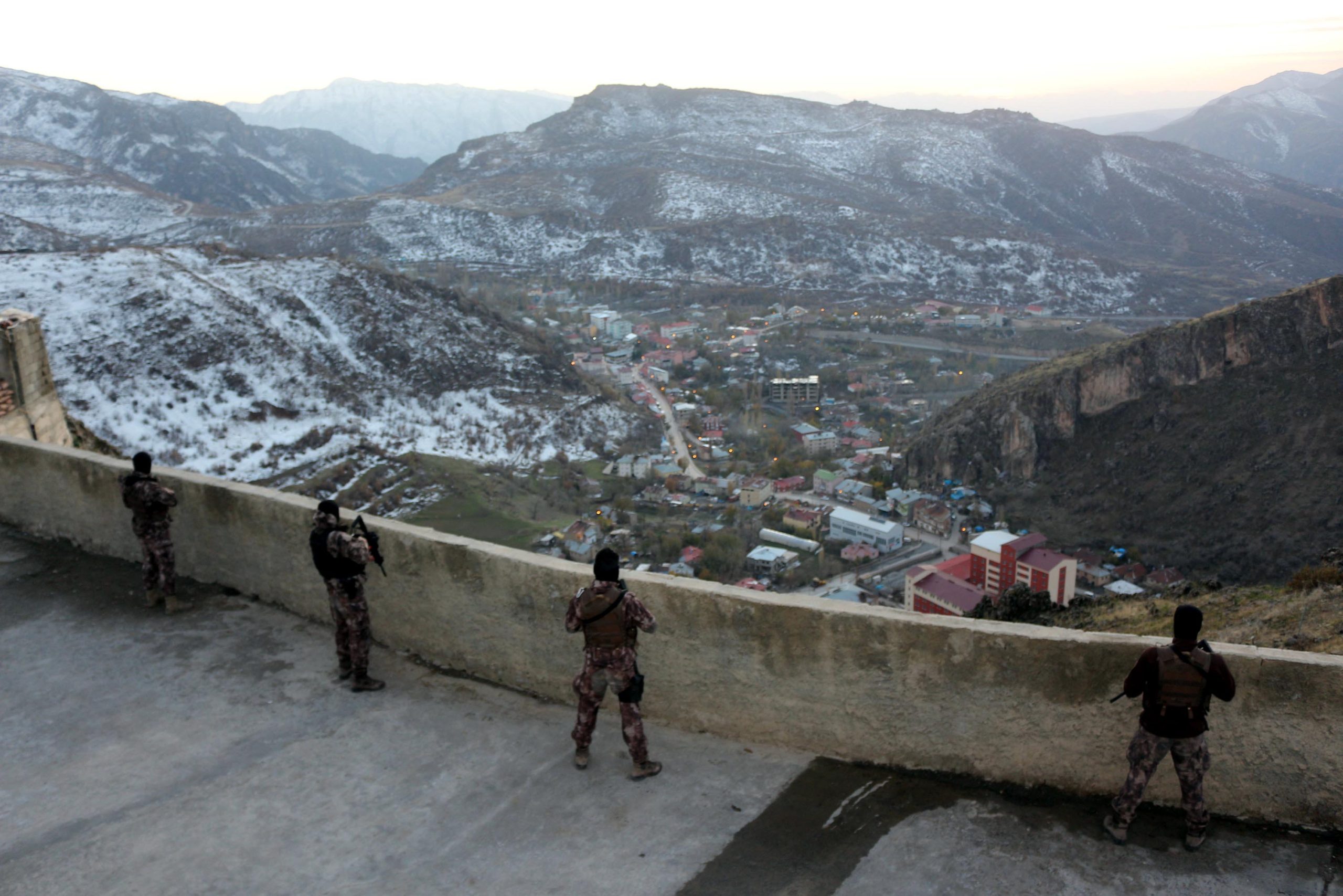 Iraq to build 200 new outposts on Turkey, Iran borders amid recent attacks 25