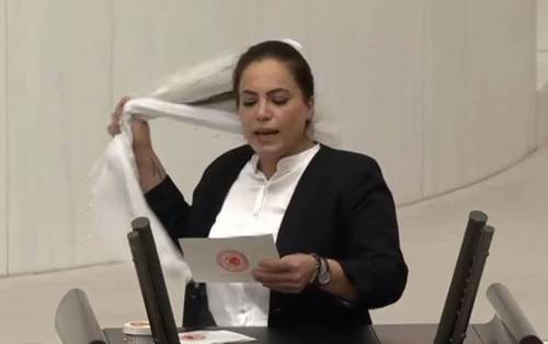 HDP deputy throws headscarf in protest of cross-border military operations