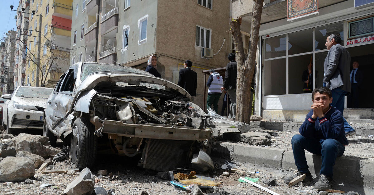 Turkey blames Kurdish militants over car bomb attack wounding nine