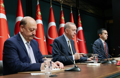 Türkiye raises minimum wage by 54 percent