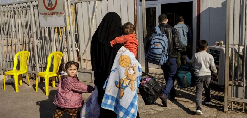 A Syrian exodus: Some 30,000 refugees return home after Turkey's ...