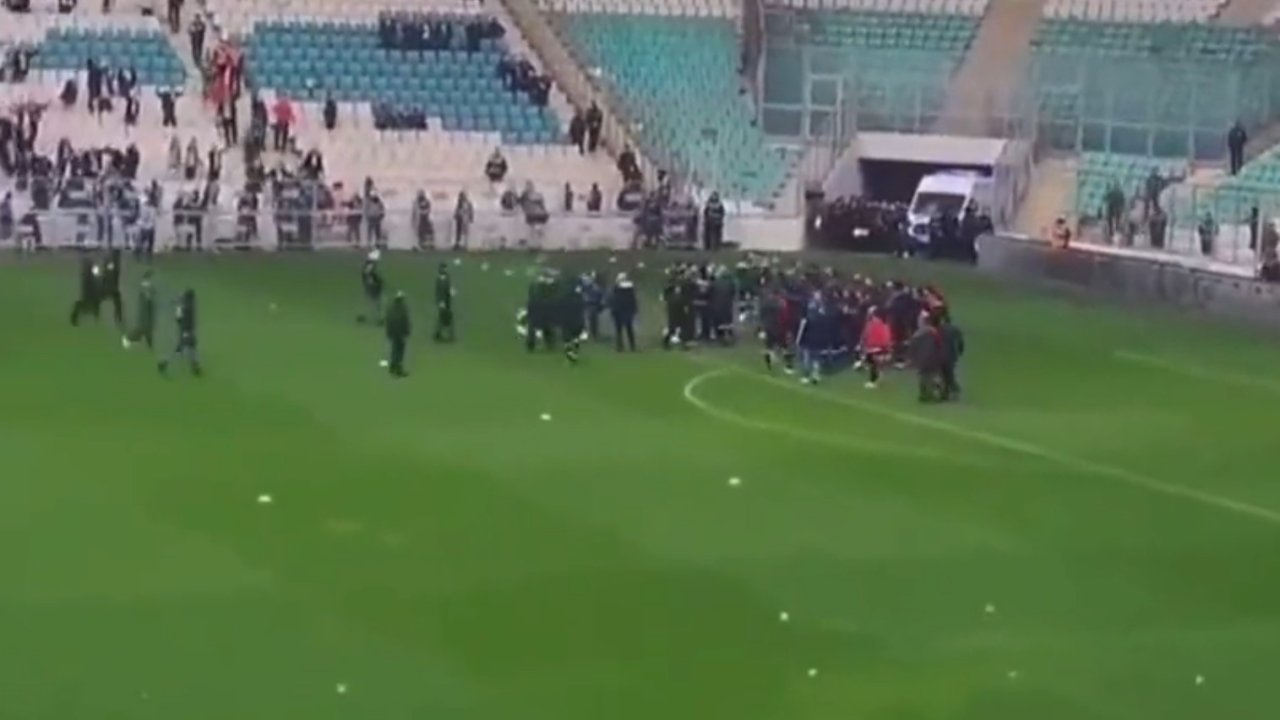 Kurdish team attacked by home team's players in the field 1