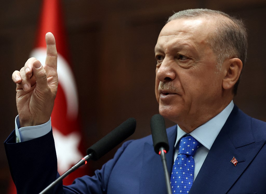 Erdoğan yet again promises a civilian, liberal constitution for Turkey if elected 1