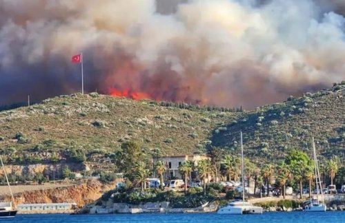 Forest fire ravages 25 hectares in southwestern Turkey