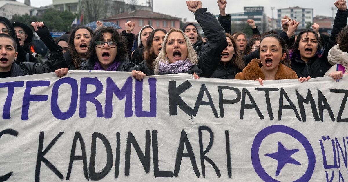 Turkey denies female inmate access to tampons