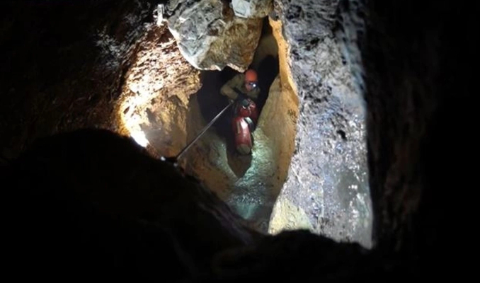 Rescuers prepare to remove sick American researcher from 3,000 feet down a Turkish cave 1